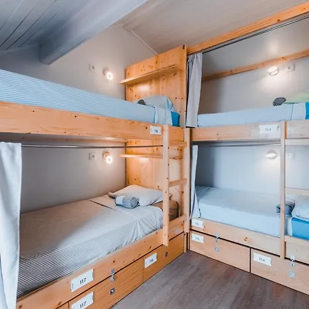 Хостел Incosta Surf House Кошта-да-Капарика
