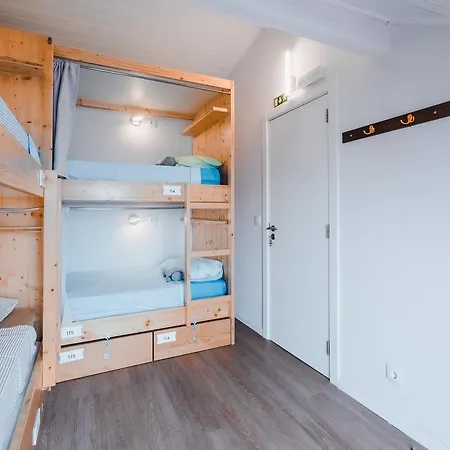 Хостел Incosta Surf House Кошта-да-Капарика