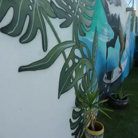 Incosta Surf House * Кошта-да-Капарика